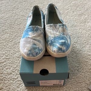 Tie Dyed TOMS Size 13